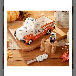 Halloween dip truck with decorative spreaders